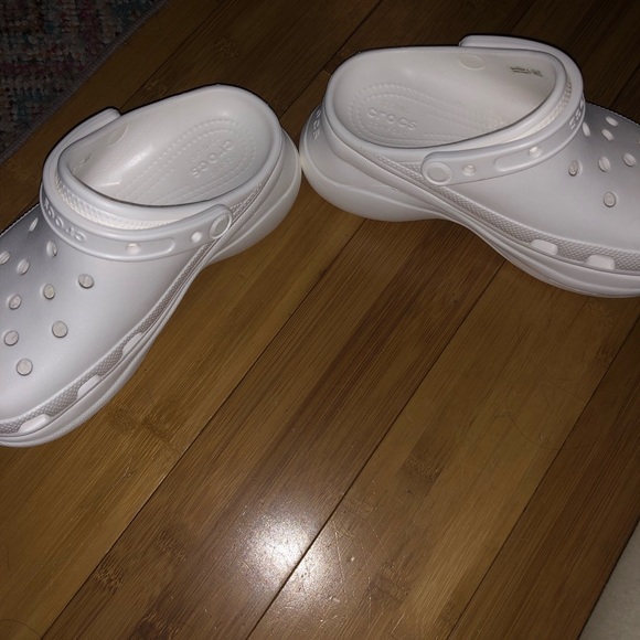 Crocs Classic Bae Clog Platform Like New - Picture 5 of 6